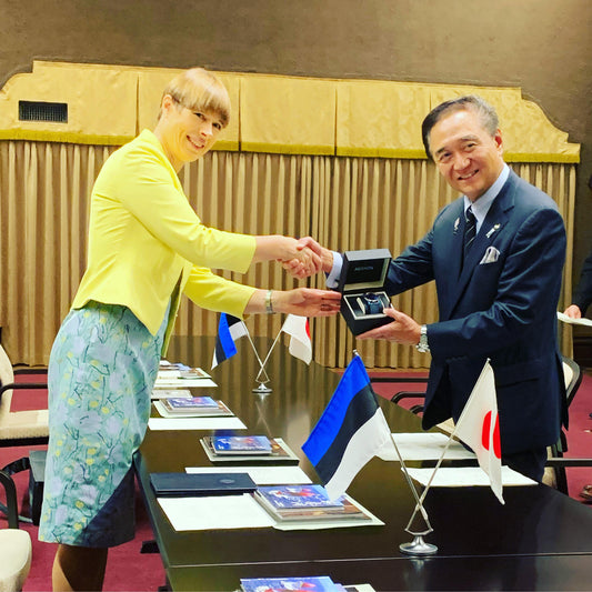 PRESIDENT KALJULAID GIVES AEGAON WATCH TO THE GOVERNOR OF KANAGAWA IN YOKOHAMA