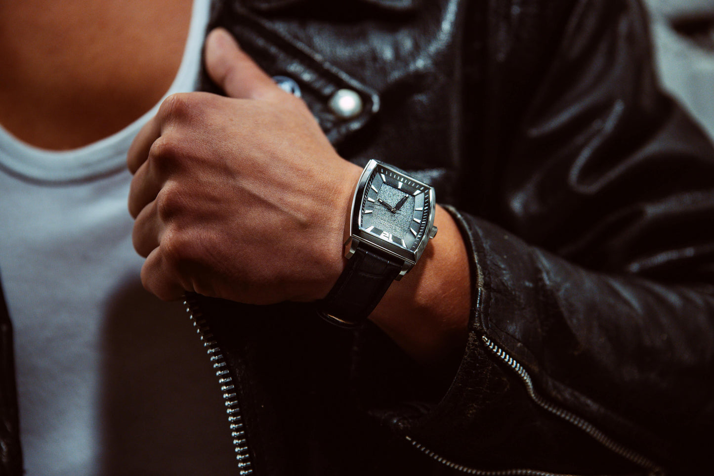 "TRIBUTE 45" BLACK quartz
